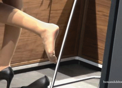 CANDID SHOEPLAY HOSTESS MOTOR SHOW 228 PART 1 AND PART 2