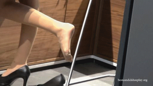 CANDID SHOEPLAY HOSTESS MOTOR SHOW 228 PART 1 AND PART 2